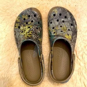 Crocs mens size 9 Realtree Camo clogs